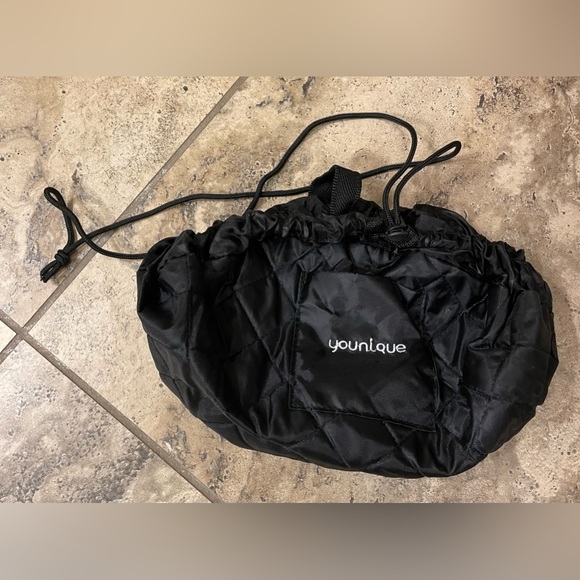 Younique drawstring makeup bag - Picture 1 of 2